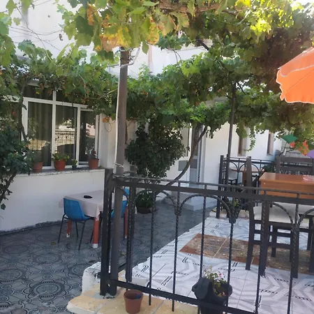 فندق مبيت وإفطار Adi Doga *