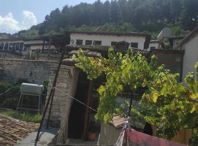 Alojamento de Acomodação e Pequeno-almoço Adi Doga Berati